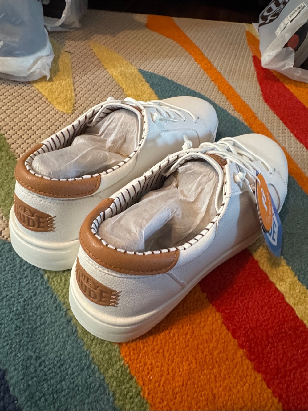 NWT Men 10.5 Hey Dude Paul Pro Classic
White leather - Picture 3 of 3
